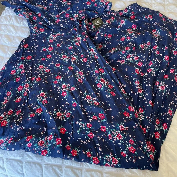 Express floral halter maxi dress - Picture 6 of 10